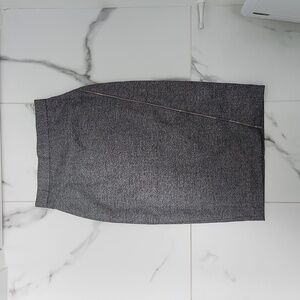 Pencil skirt with zipper detail